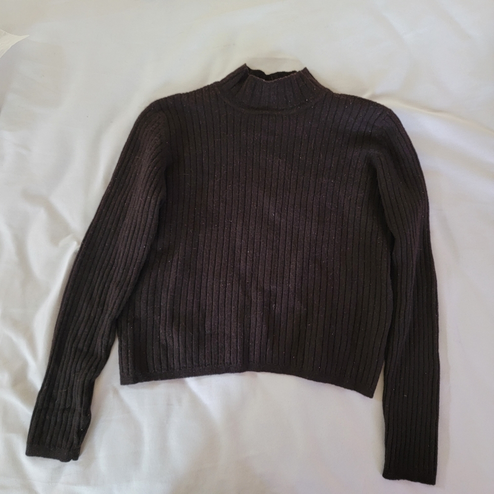 Cropped black turtleneck sweater, M